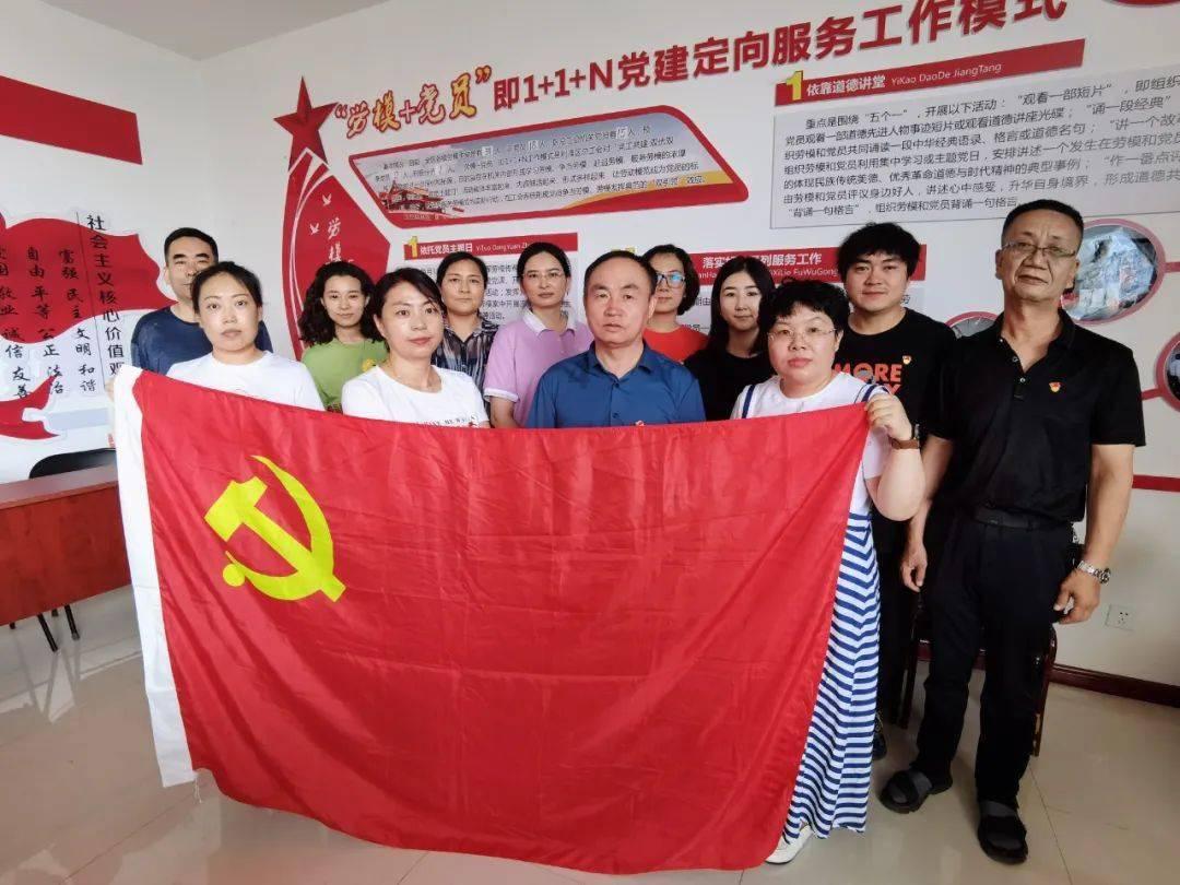 需要帮助时第一时间你会相信爱情还是亲情？游戏画面